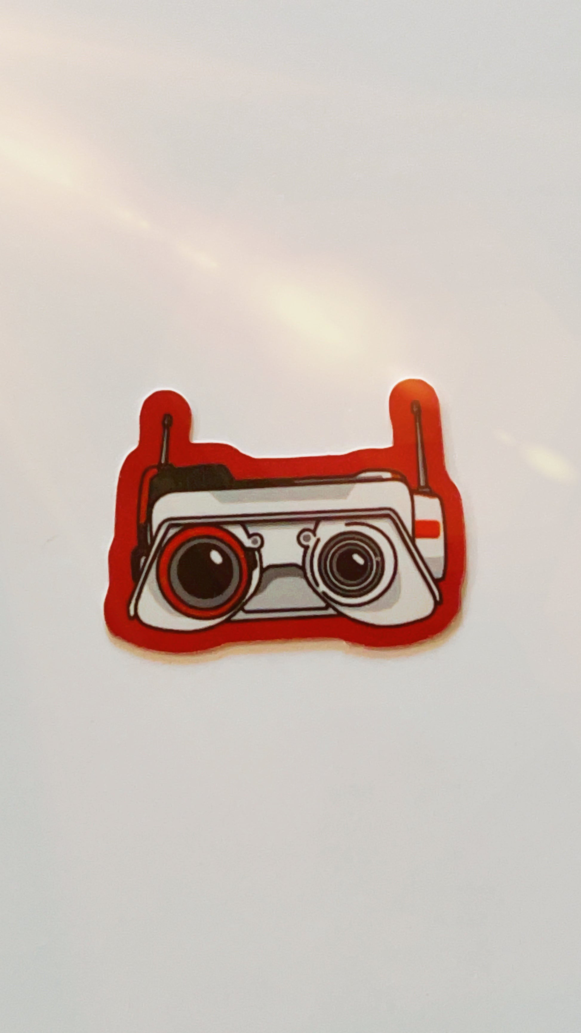 Vinyl sticker of star wars droid bd1 with red edges.